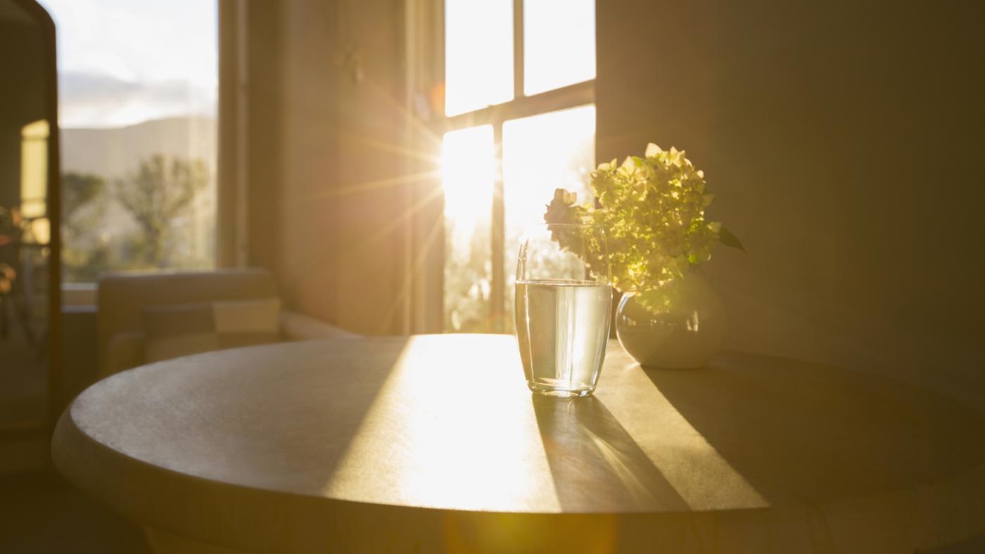 Houten tafel schoonmaken en beschermen Hout waterdicht maken